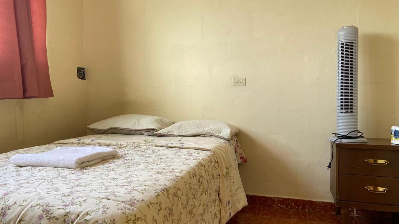 Hostal Carolinas Juayua Exterior photo